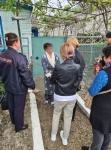  Районная межведомственная группа посетила восемь семей в станице Полтавской