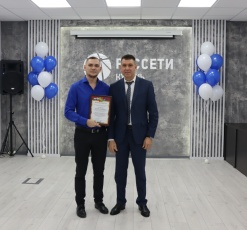 С  Денем энергетика поздравили коллектив Славянских электрических сетей