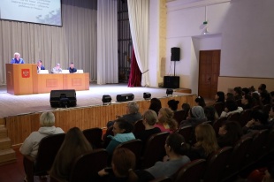 В районе стартовали муниципальные родительские собрания на тему «Главная задача взрослых – уберечь ребёнка от беды».