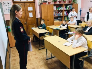 Полицейские  района реализуют акцию "Сообщи, где торгуют смертью!"