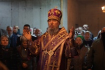 Митрополит Екатеринодарский и Кубанский Василий провел воскресную службу