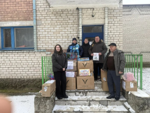 Новогоднее поздравление и благотворительная помощь детям из Алешкинского дома-интерната