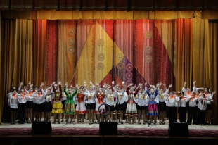 В Октябрьском зазвучали хоры