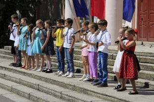 Веселый праздник - начало лета