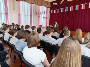 Учащиеся знакомятся с Трудовым кодексом Российской Федерации