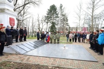 Возложение цветов героям-освободителям