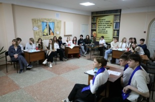 Школьники и студенты станицы Полтавской отправились в путешествие по России, не выезжая за пределы библиотеки