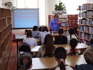 Пусть детство звонкое смеётся