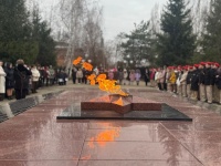 Почтили память!