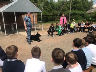 Полицейские Красноармейского района реализуют акцию правовой направленности в преддверии Международного дня защиты детей