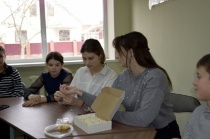 Прошёл мастер-класс по изготовлению авторской сумки из акриловых бусин