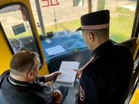 В преддверии нового учебного года сотрудники Госавтоинспекции осуществляли проверку школьных автобусов