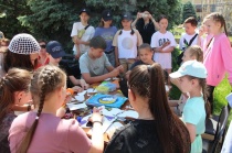 Весело и ярко отмечают районный День защиты детей. 