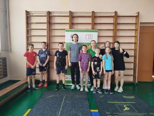 Легкоатлеты выполняют нормативы ГТО