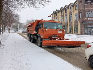 Уборка дорог от снега продолжается