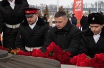 Цветы памяти: молодёжные объединения Кубани почтили подвиг героев России