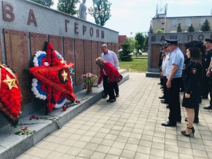 Почтили память  