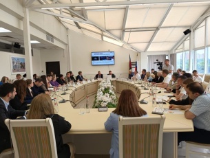 Круглый стол