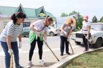  Коллектив администрации района в полном составе поддержал Всекубанский субботник. 