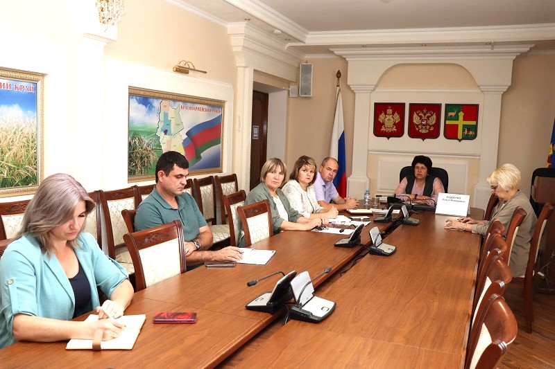 Прошло заседание краевой трехсторонней комиссии по регулированию социально-трудовых отношений