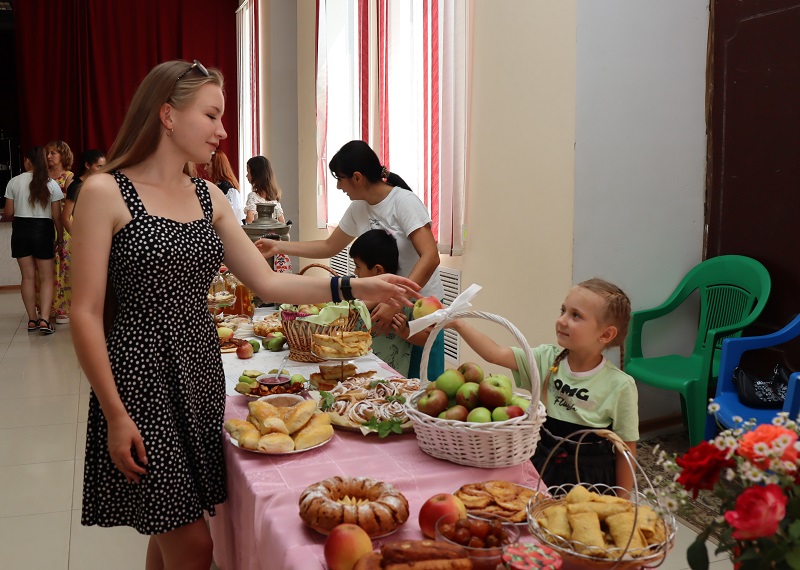 Яблочный Спас яблочки припас!