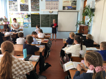 В школе № 18 станице Ивановской состоялись профилактические беседы с инспектором ПДН