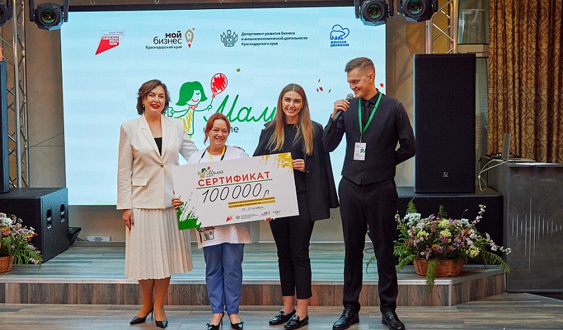 картинка мама на селе.jpg