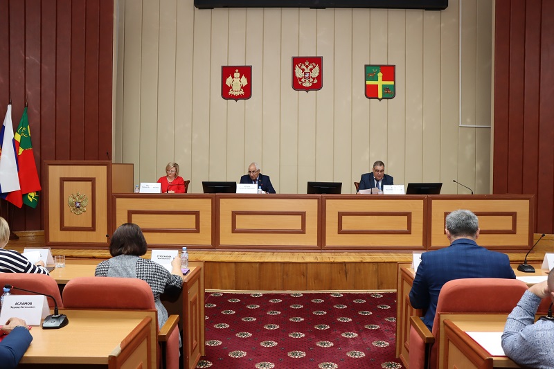 Состоялась внеочередная сессия районного Совета