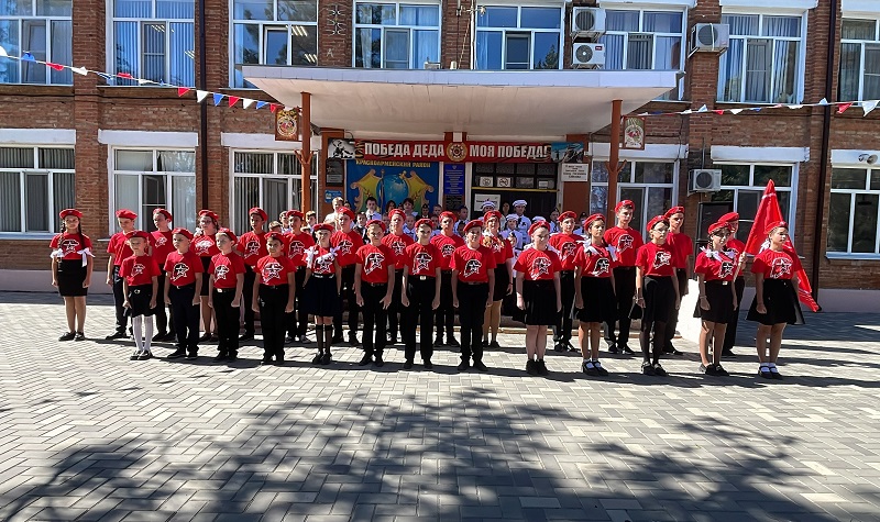 Дружно вступили в ряды юнармейцев