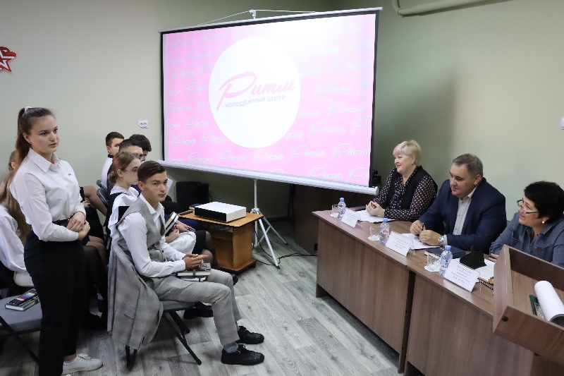 Встретились лидеры школ