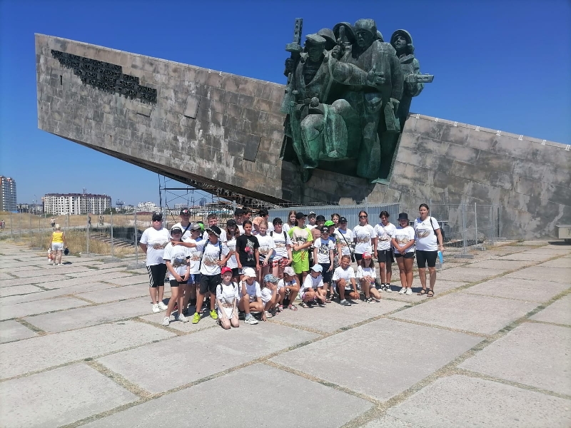 По памятным местам