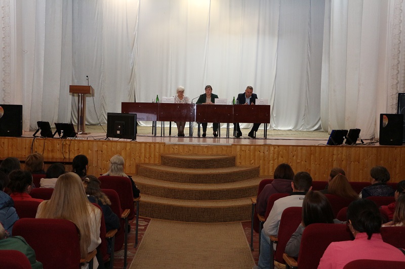 В районе стартовала череда общешкольных родительских собраний на тему «Судьба детей в руках взрослых»