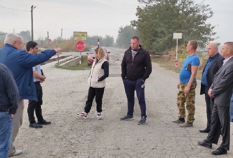 Ликвидация тления мусора на полигоне ТБО станицы Полтавской продолжается 