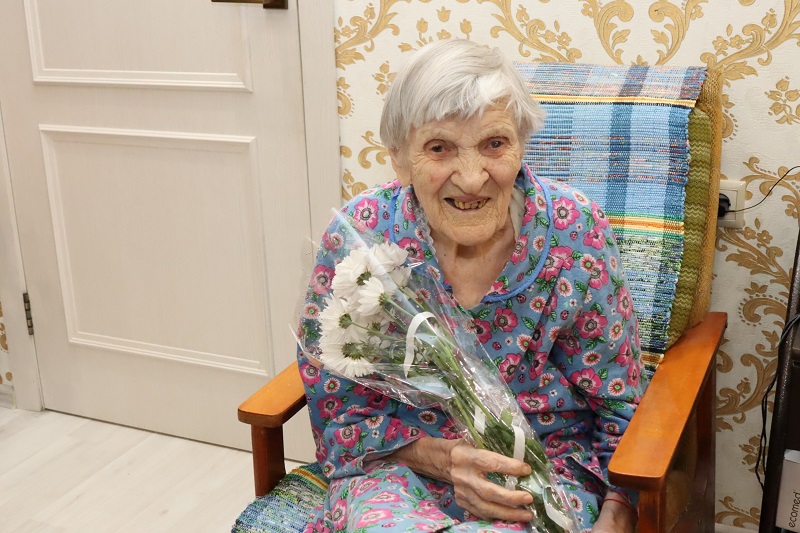 Наши замечательные ветераны принимают поздравления