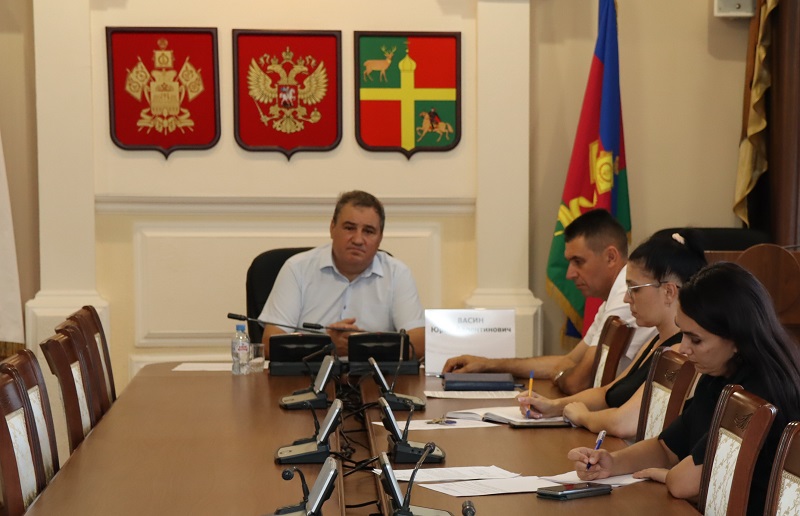 Глава района принял участие в совещании по вопросу проведения летнего курортного сезона 2023 года на территории края