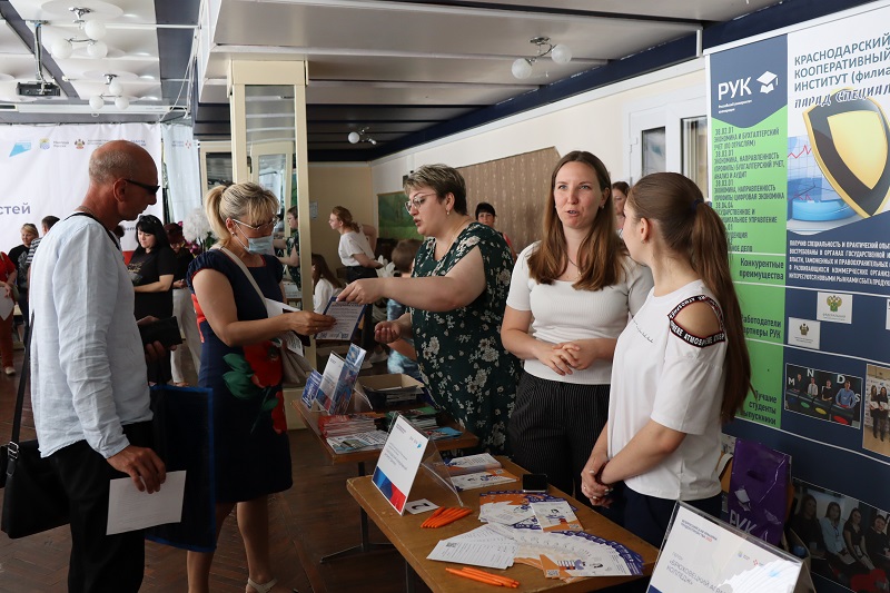Прошла Всероссийская ярмарка трудоустройства «Работа России. Время возможностей»