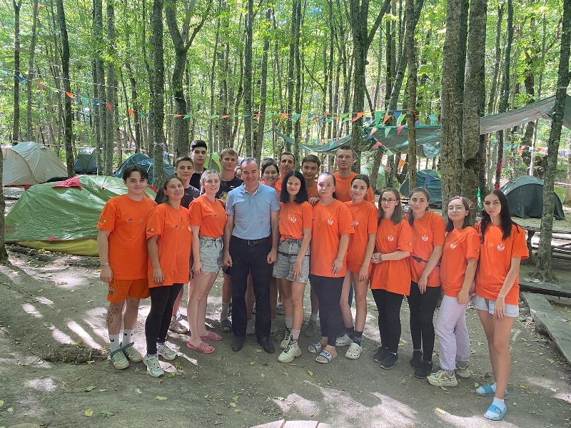 Учатся добру